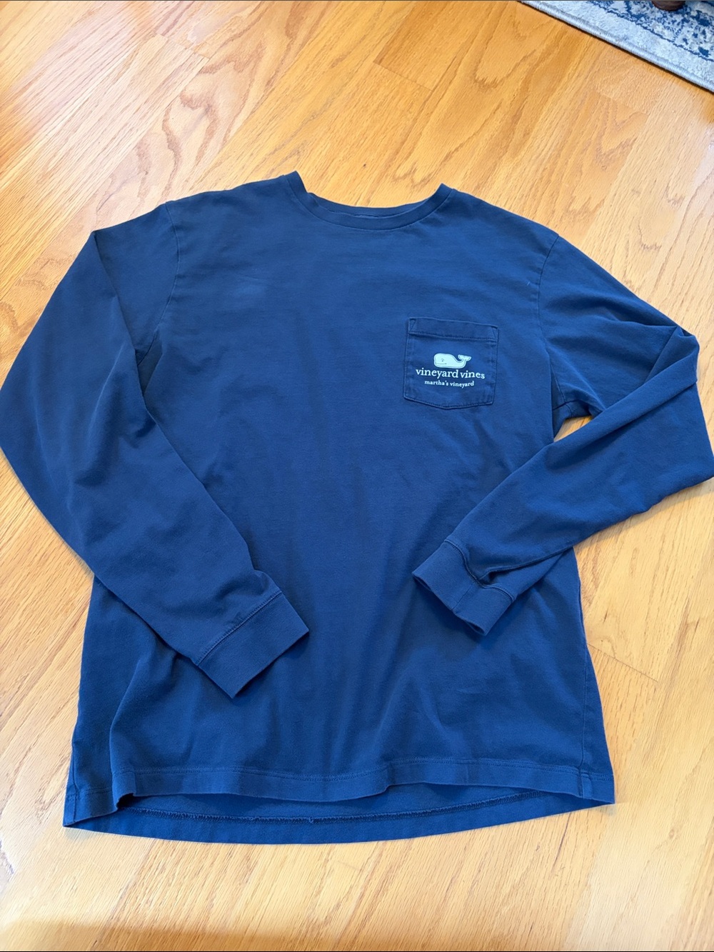 Vineyard vines navy blue long sleeve pocket tee size small Martha’s Vineyard